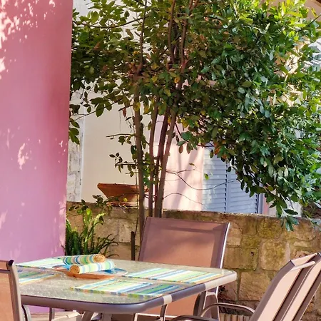 Elia Elegant Summer House Ferienhaus *
